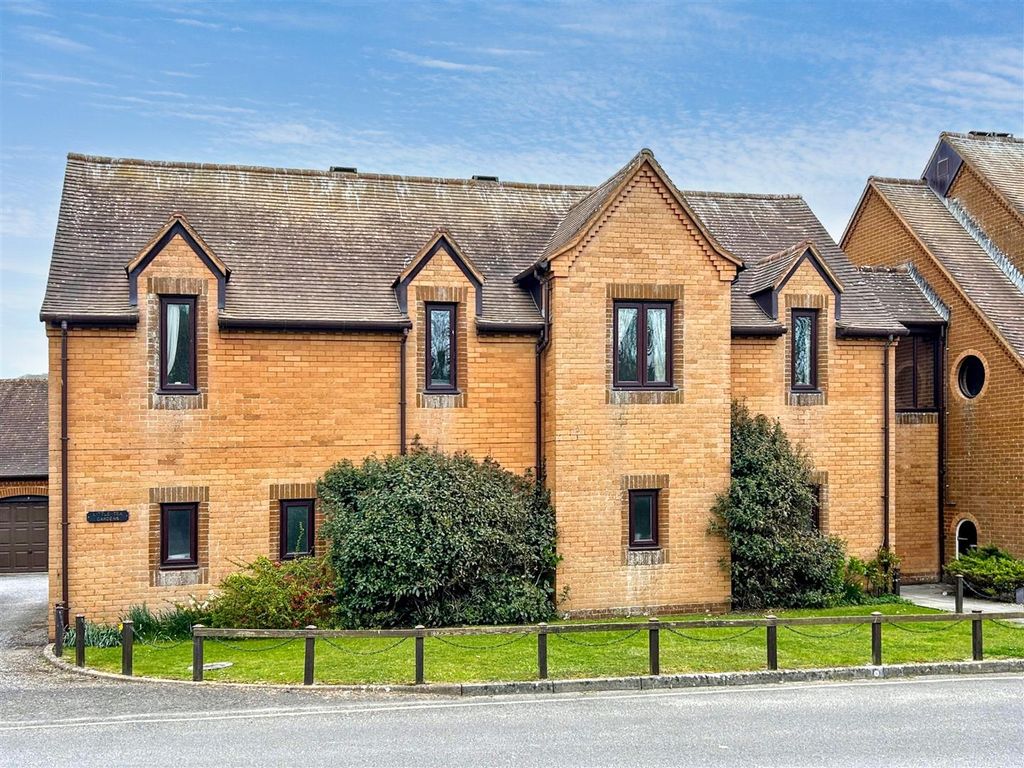 Property photo 2 of 13