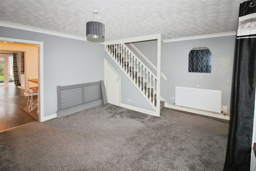 Property photo 2 of 15 Lounge