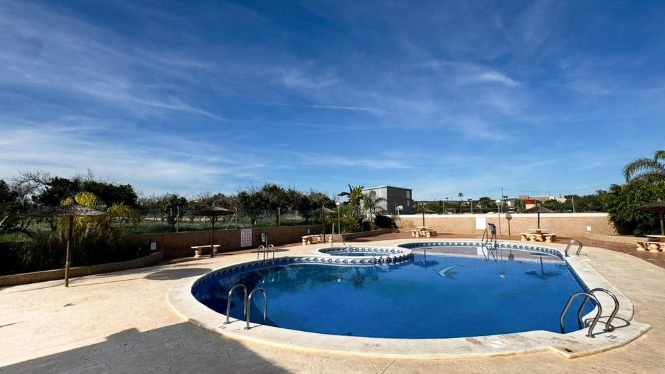 Property photo 2 of 32