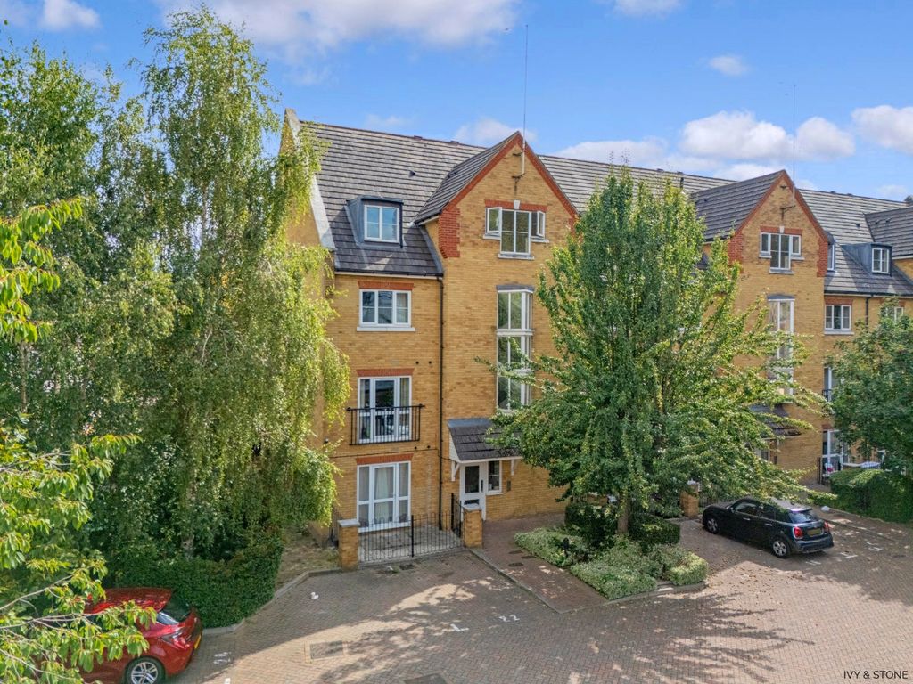 Property photo 2 of 14 4137072
