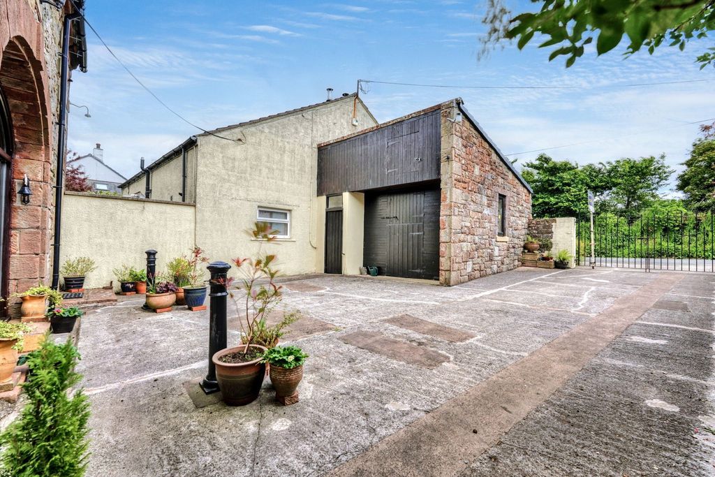 Property photo 2 of 26