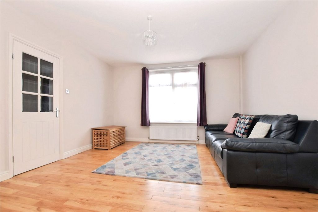 Property photo 3 of 8 Picture No. 01