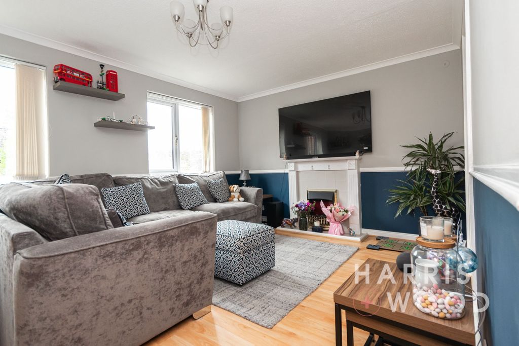 Property photo 2 of 15 4393803