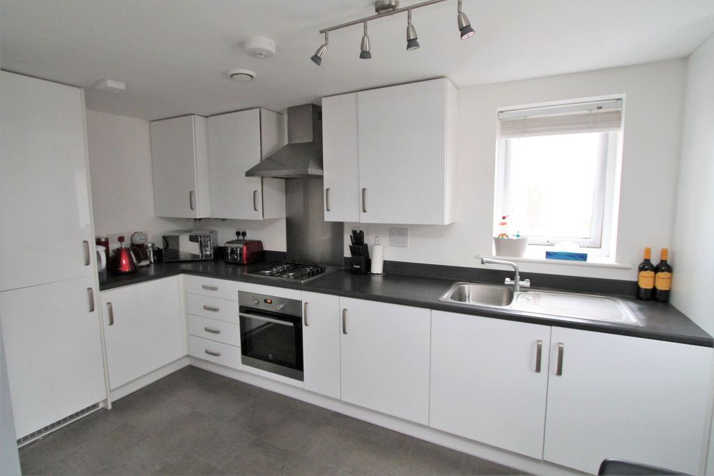 Property photo 2 of 9 Kitchen