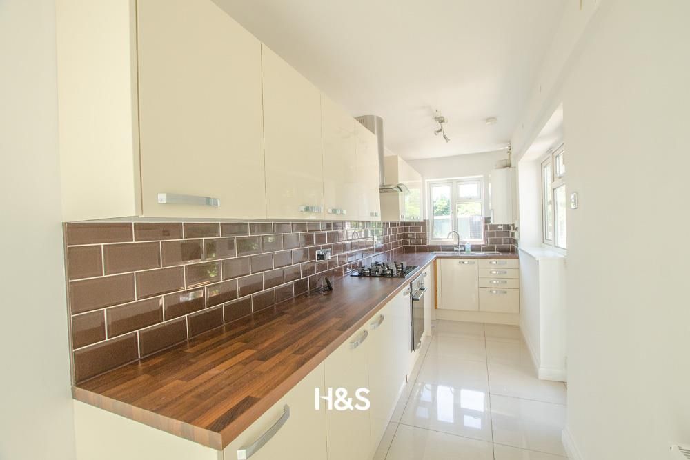 Property photo 3 of 9 Old Lode Lane - Kitchen.Jpg