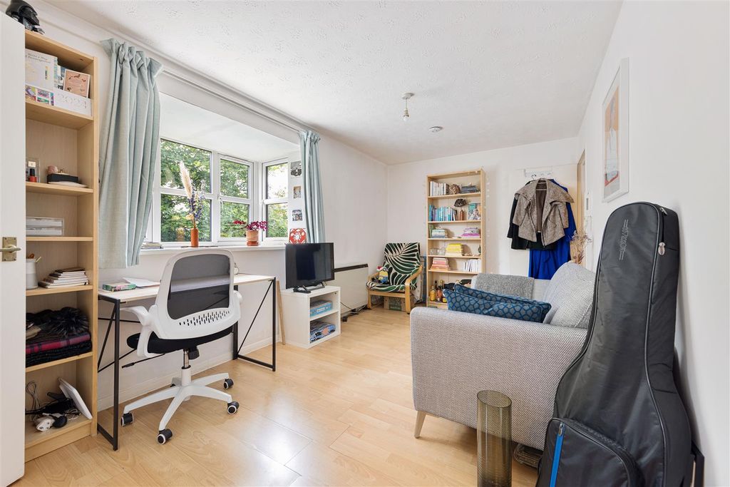 Property photo 3 of 6