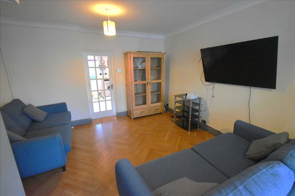 Property photo 2 of 10 Lounge
