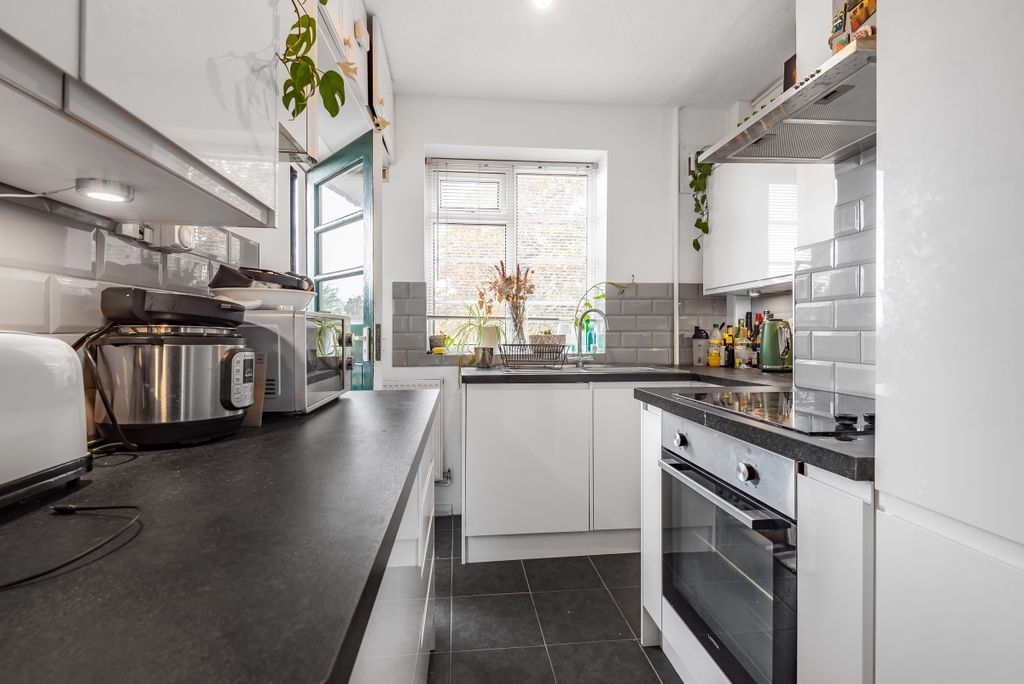 Property photo 2 of 8 887137 (3)