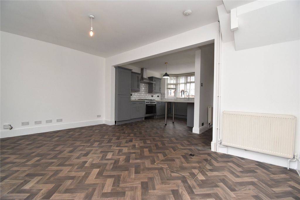 Property photo 2 of 13 Picture No. 17