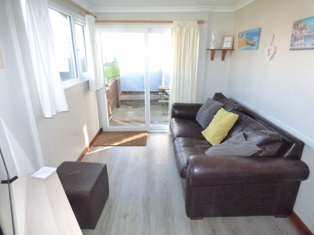 Property photo 3 of 9 Lounge