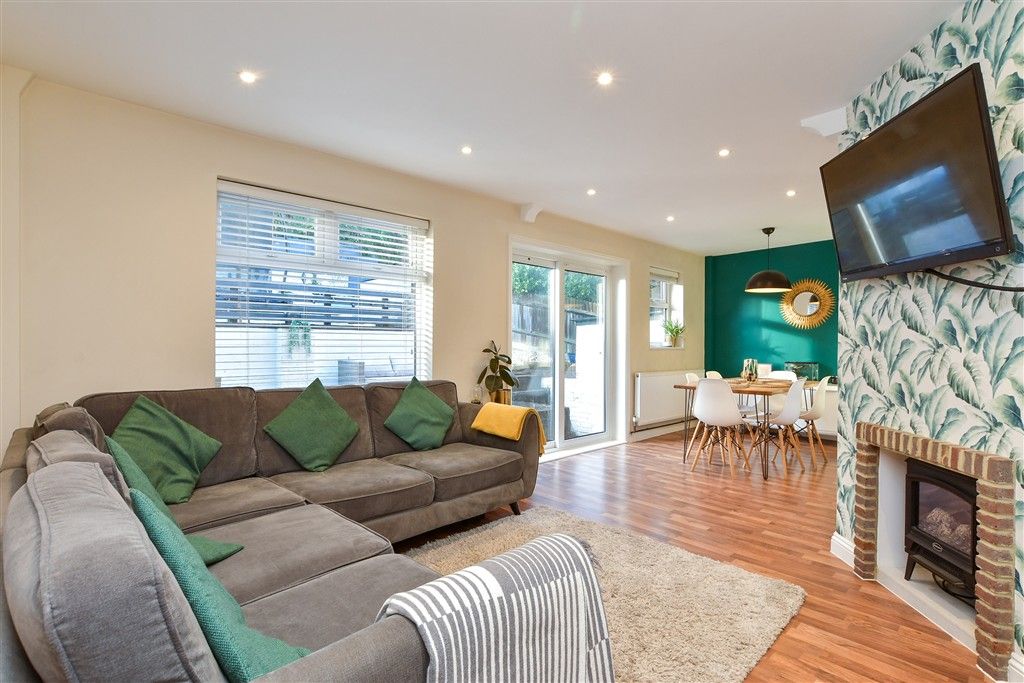 Property photo 3 of 15 Lounge/ Diner