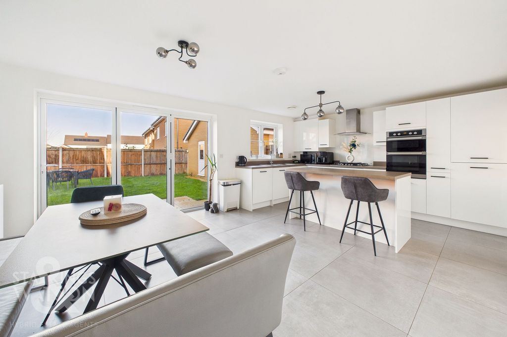 Property photo 2 of 29