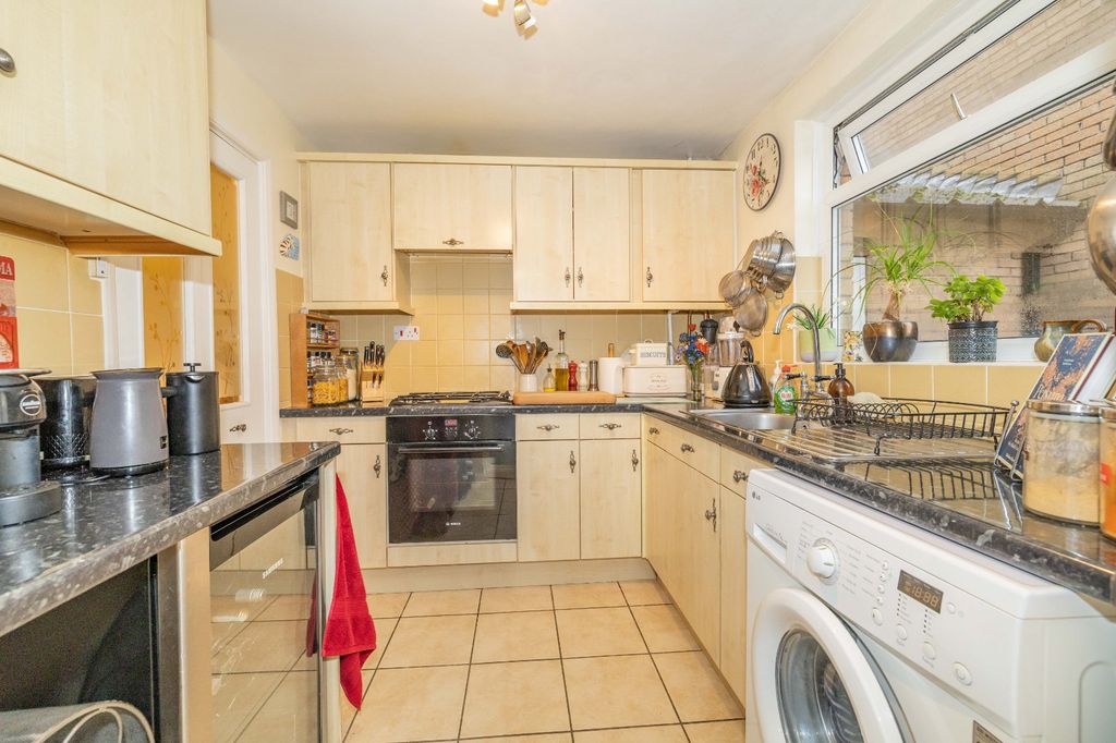 Property photo 3 of 16 Picture 3