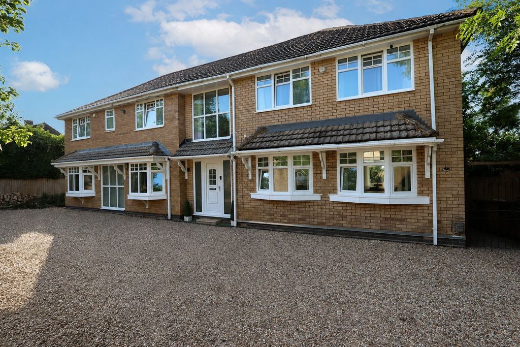 Property photo 1 of 44