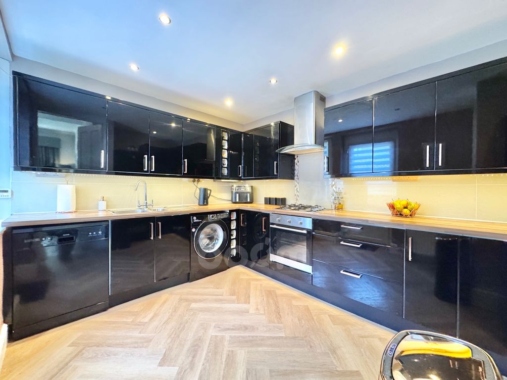 Property photo 3 of 28 Muirend Street, Kilbirnie Kitchen