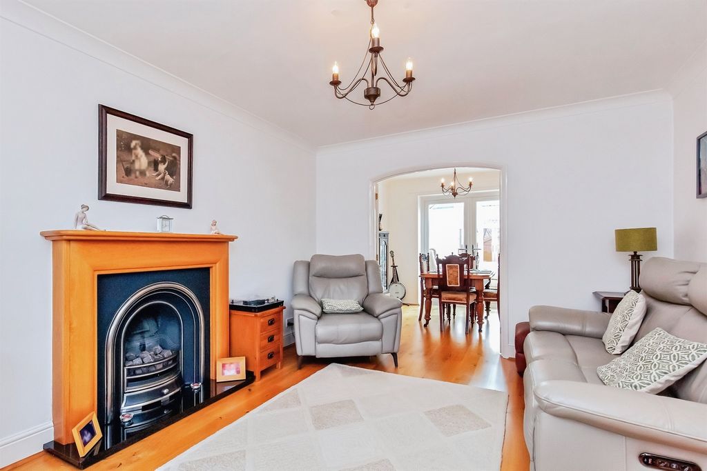 Property photo 3 of 23