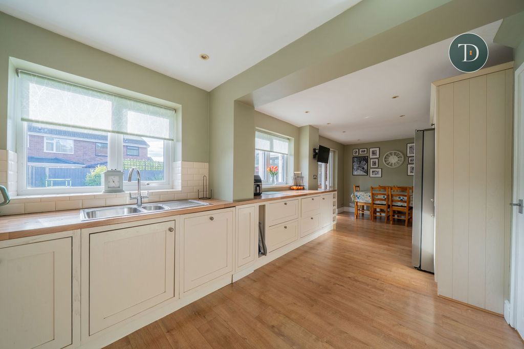 Property photo 2 of 32