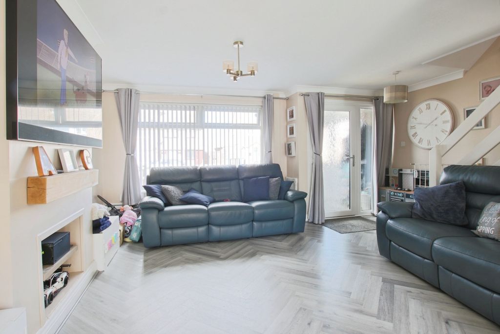 Property photo 3 of 13 4520945