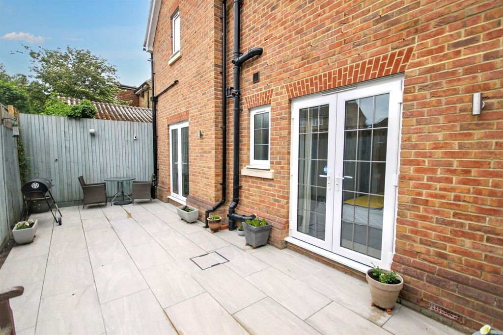 Property photo 1 of 11 .Garden2 (2).Jpg