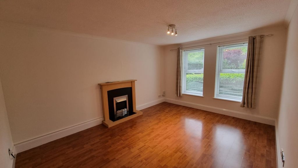 Property photo 2 of 11 Living Room