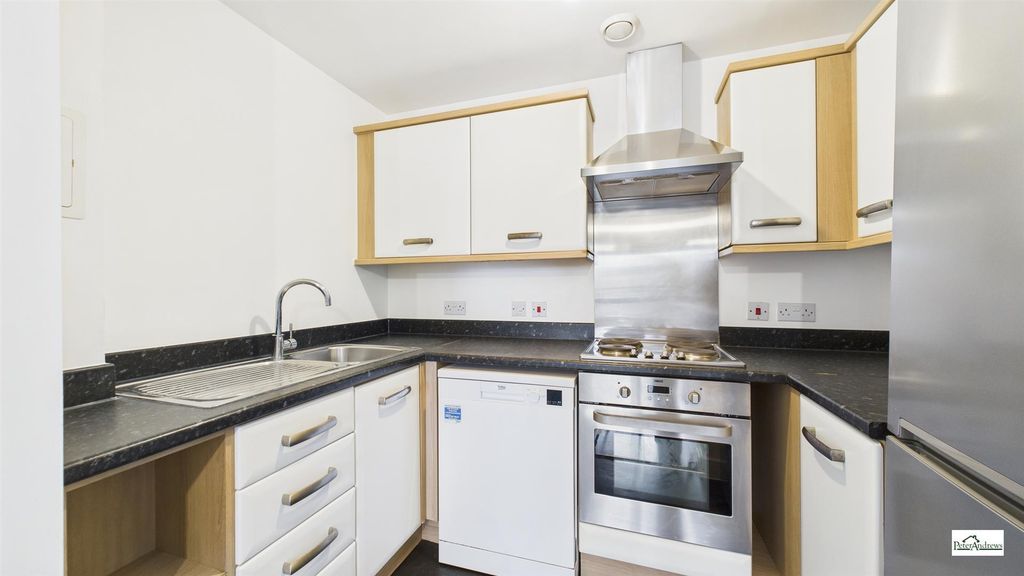 Property photo 3 of 9 Cam02085G0-Pr0234-Still006.Jpg