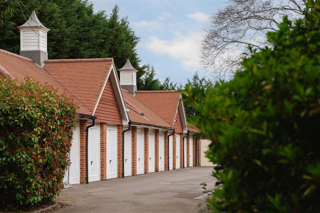 Additional image 9 of 2 bed flat for saleFlanchford Road, Reigate RH2