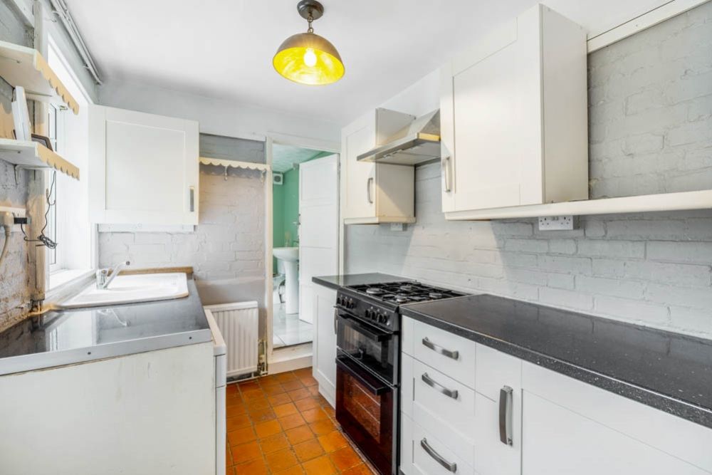 Property photo 3 of 16 41 Austerby (Bourne)-11