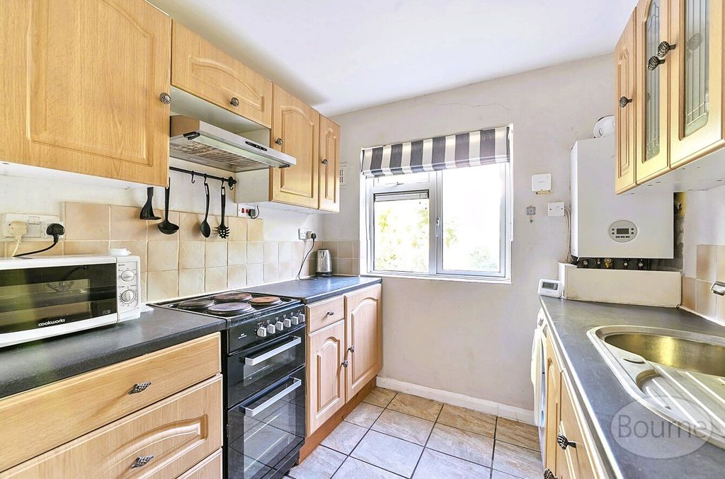 Property photo 2 of 16 Picture No. 21