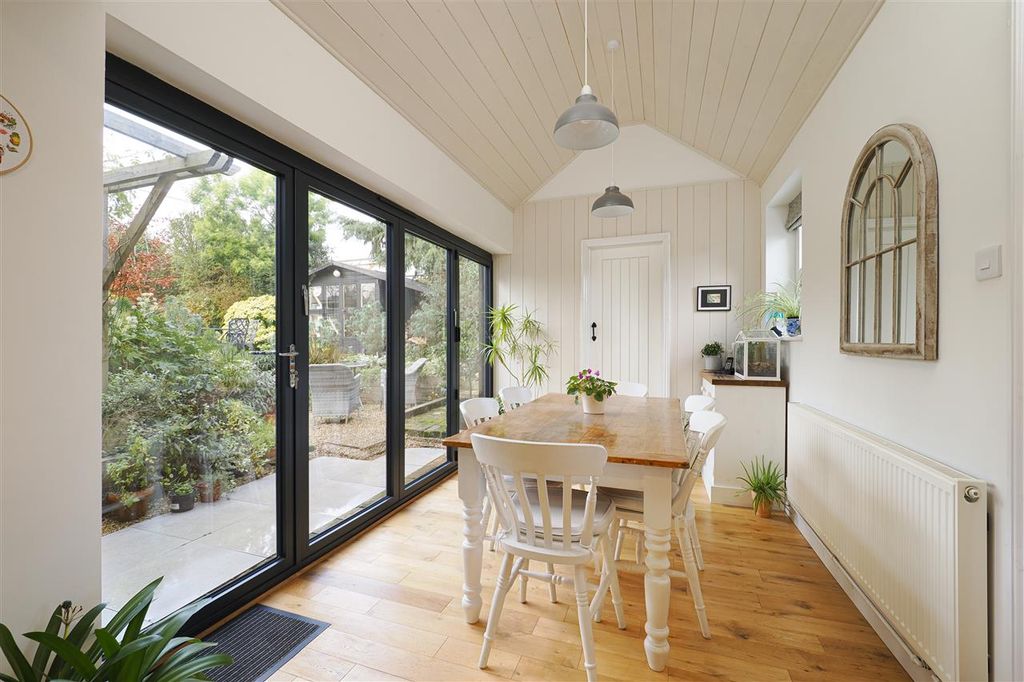 Property photo 2 of 32