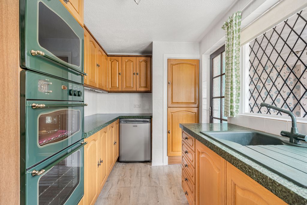 Additional image 5 of 2 bed semi-detached house for saleGloucester Close, Petersfield, Hampshire GU32