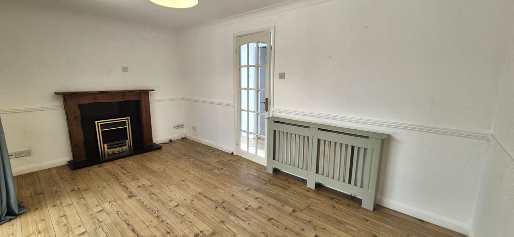 Property photo 2 of 8 Living Room