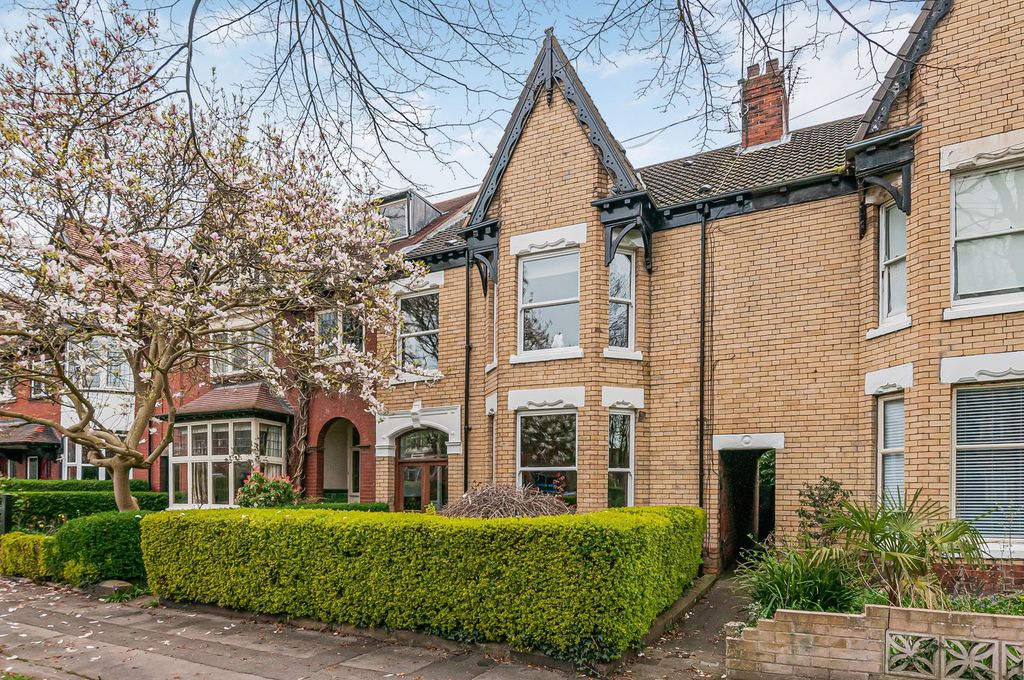 Property photo 1 of 35