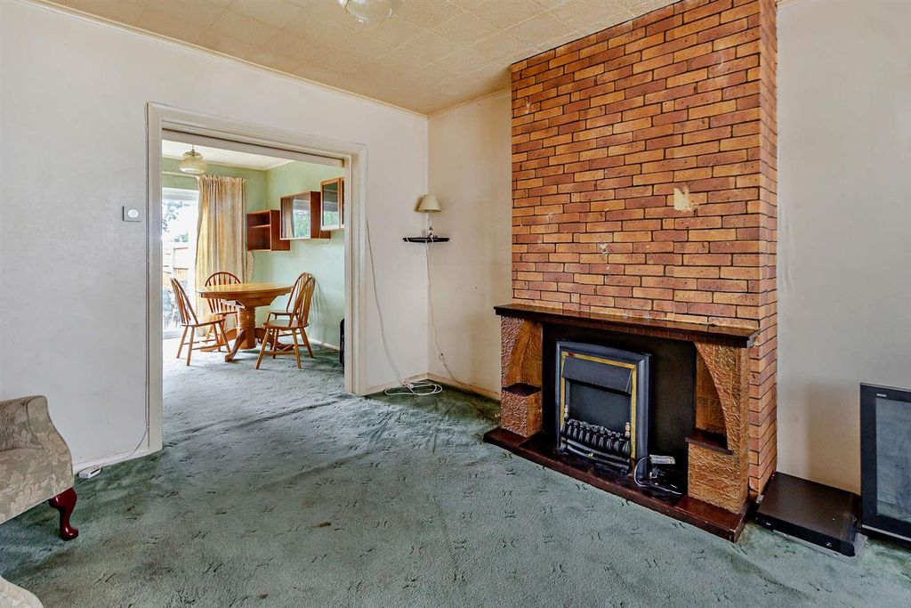 Property photo 2 of 9 8663871-Interior01-800.Jpg