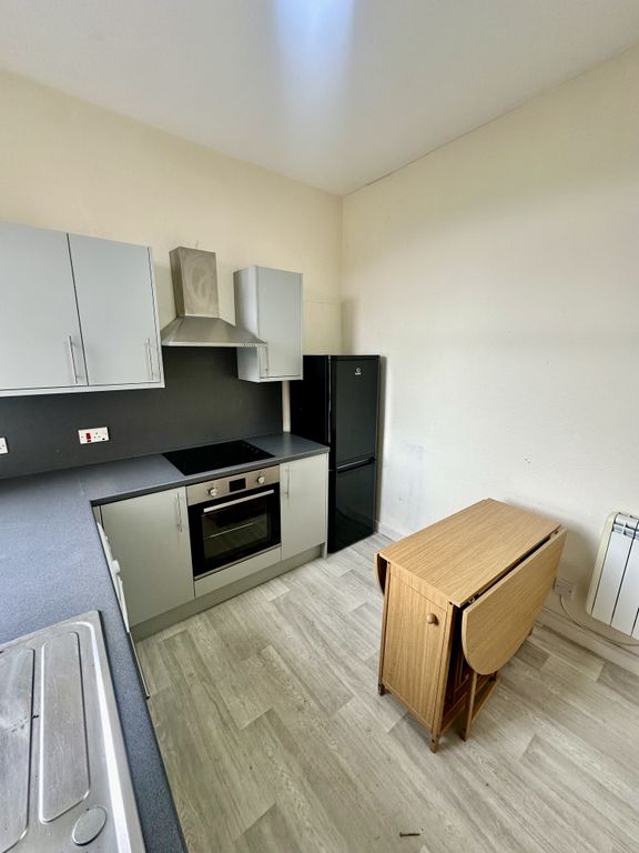 Property photo 3 of 6 Kitchen (B)