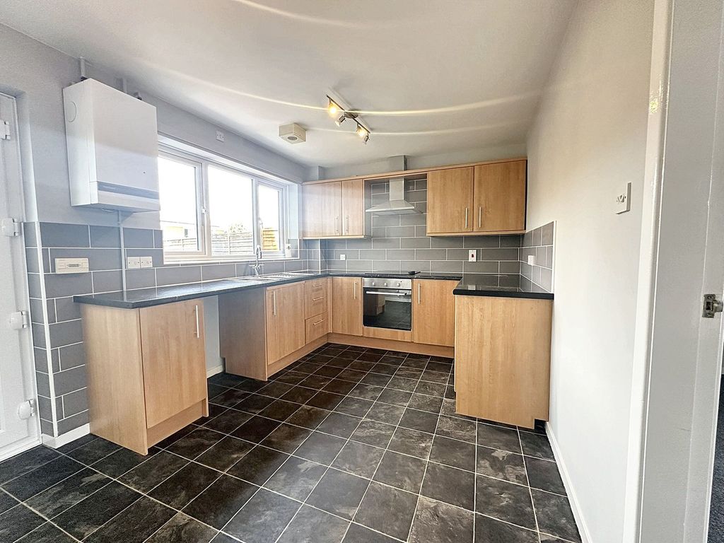Property photo 3 of 8 Kitchen