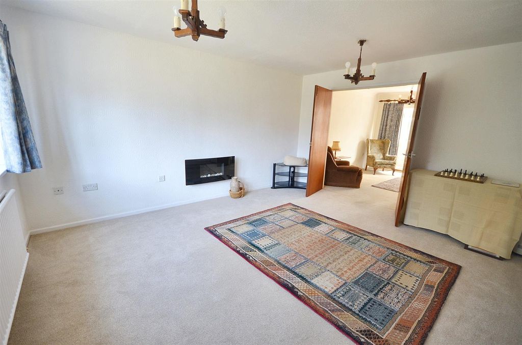 Property photo 2 of 14 Living Room