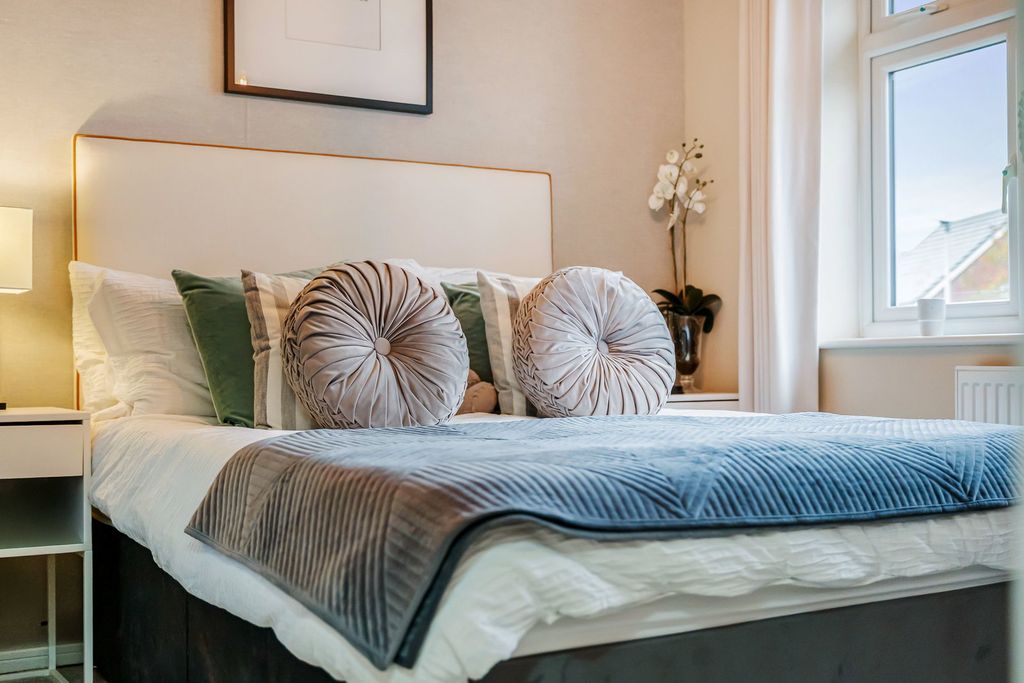 Property photo 3 of 42