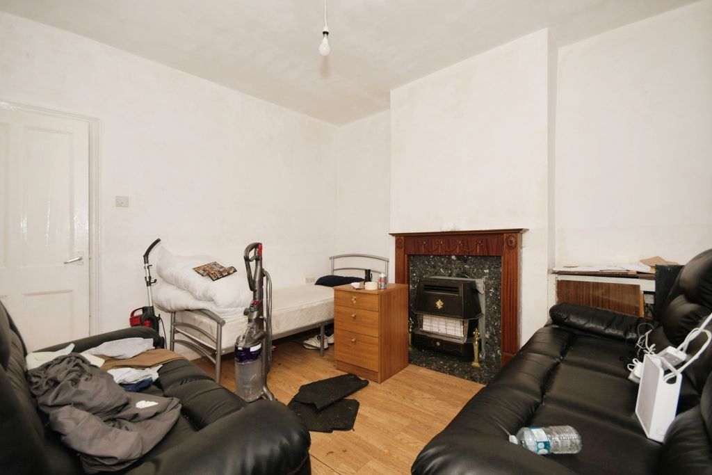 Property photo 3 of 17 Photo