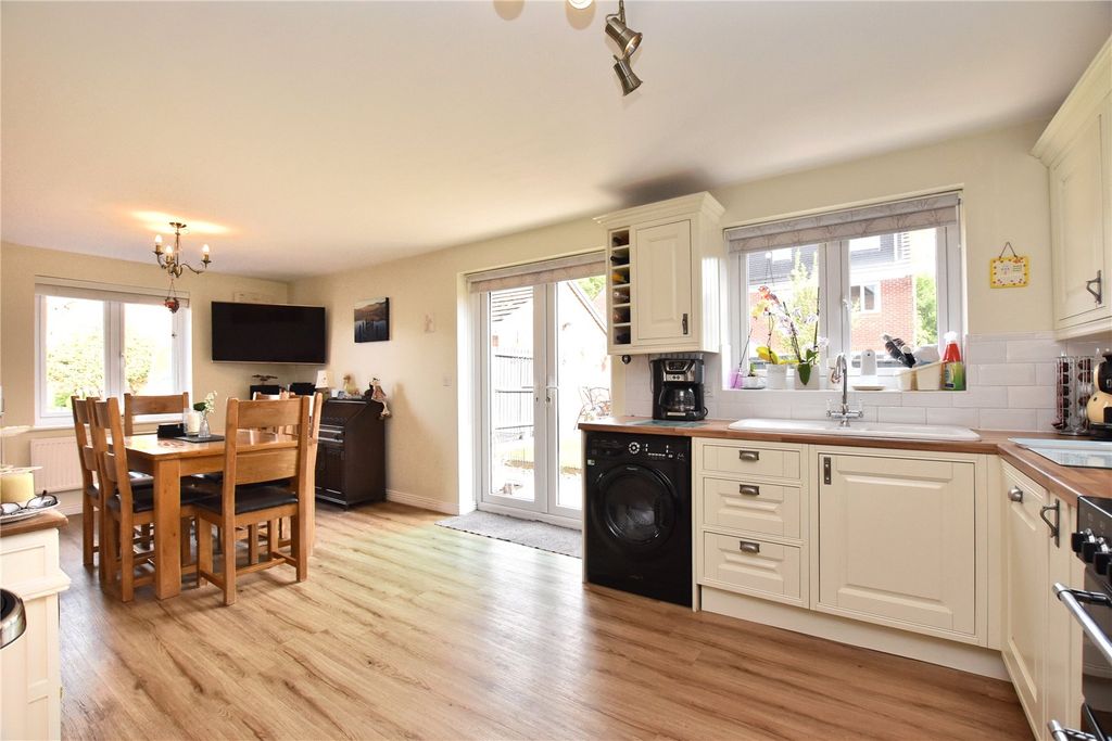 Property photo 3 of 28 Picture No. 19