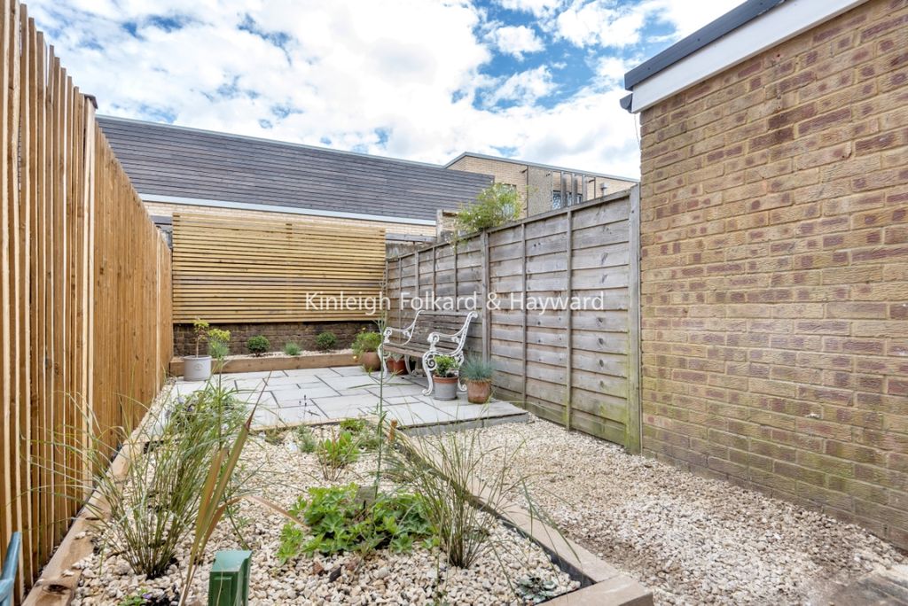 Property photo 2 of 12 c69Df894-1A67-4Bb7-9