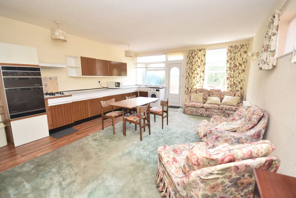 Property photo 3 of 17 Kitchen/Breakfast Room