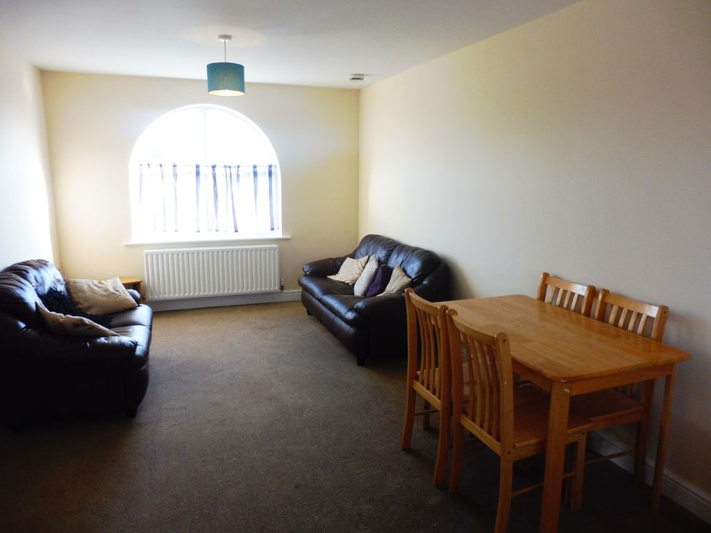 Property photo 3 of 6 Living Room