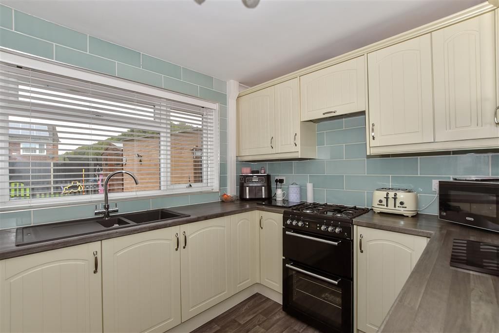 Property photo 3 of 9 Kitchen