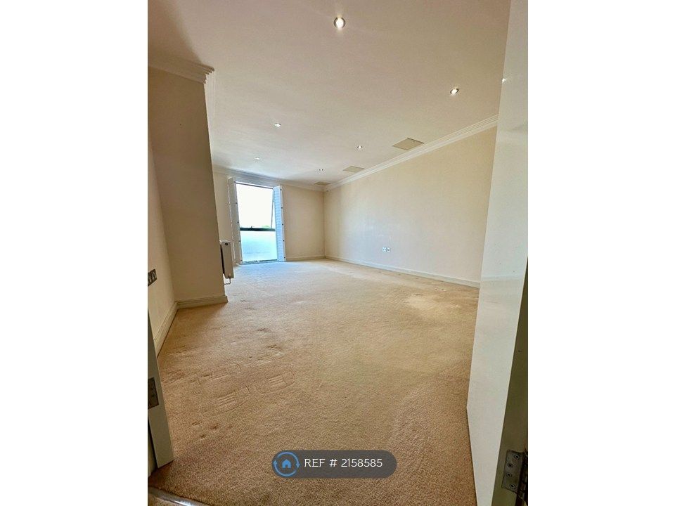 Property photo 3 of 6 Unfurnished Reception Room