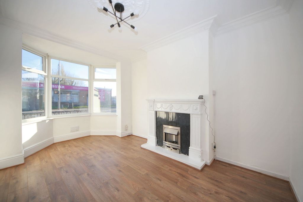 Property photo 2 of 21