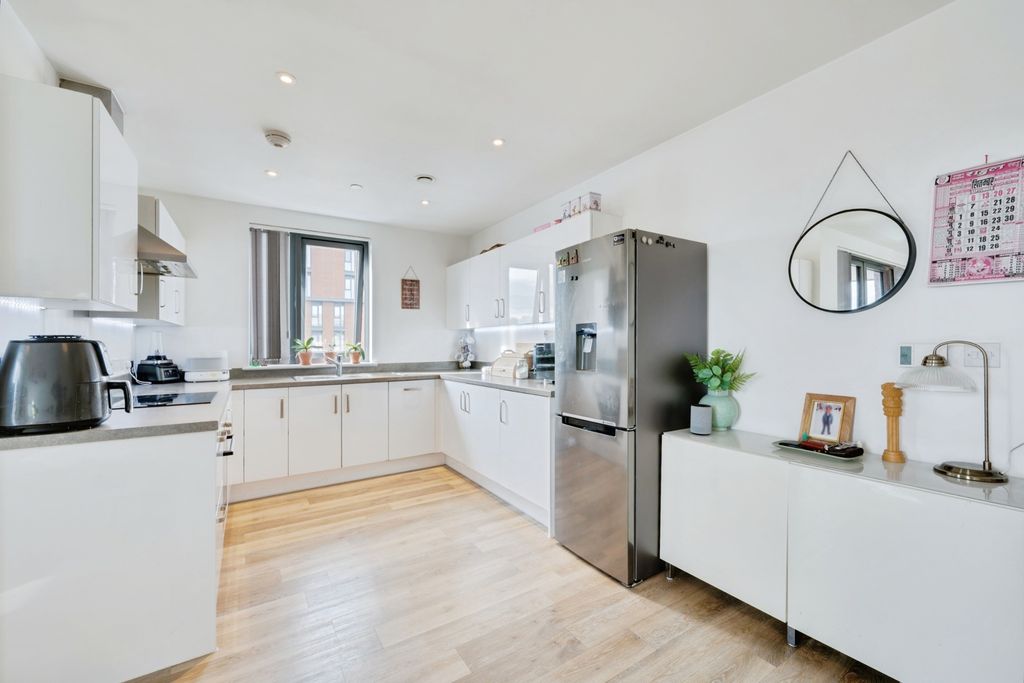 Property photo 3 of 15 Pbox-Img.Jpg