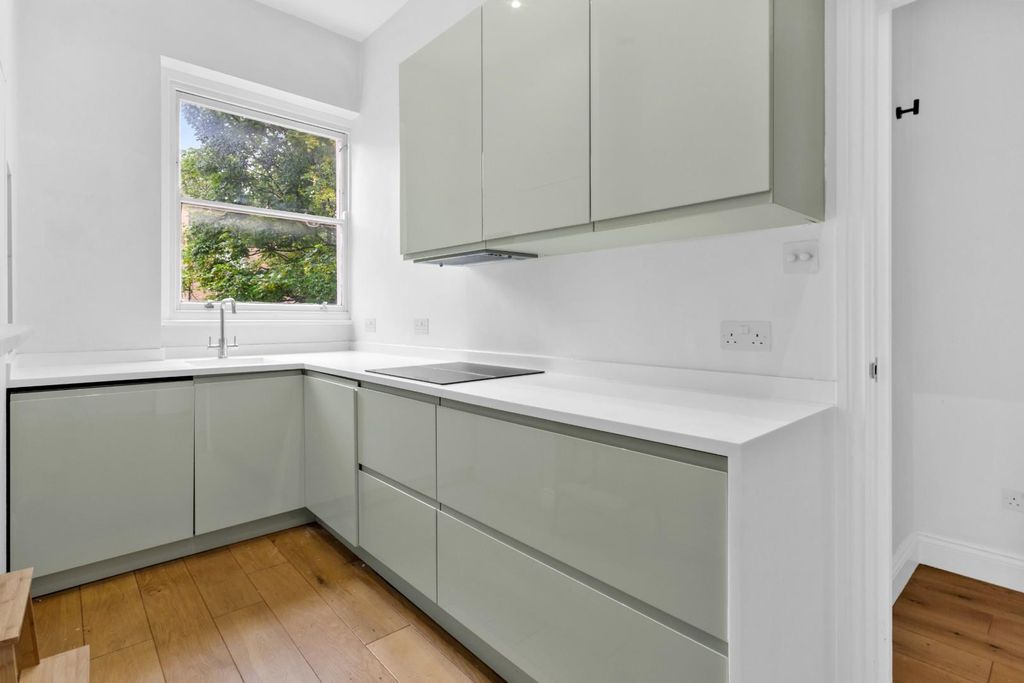 Property photo 2 of 11 Kitchen