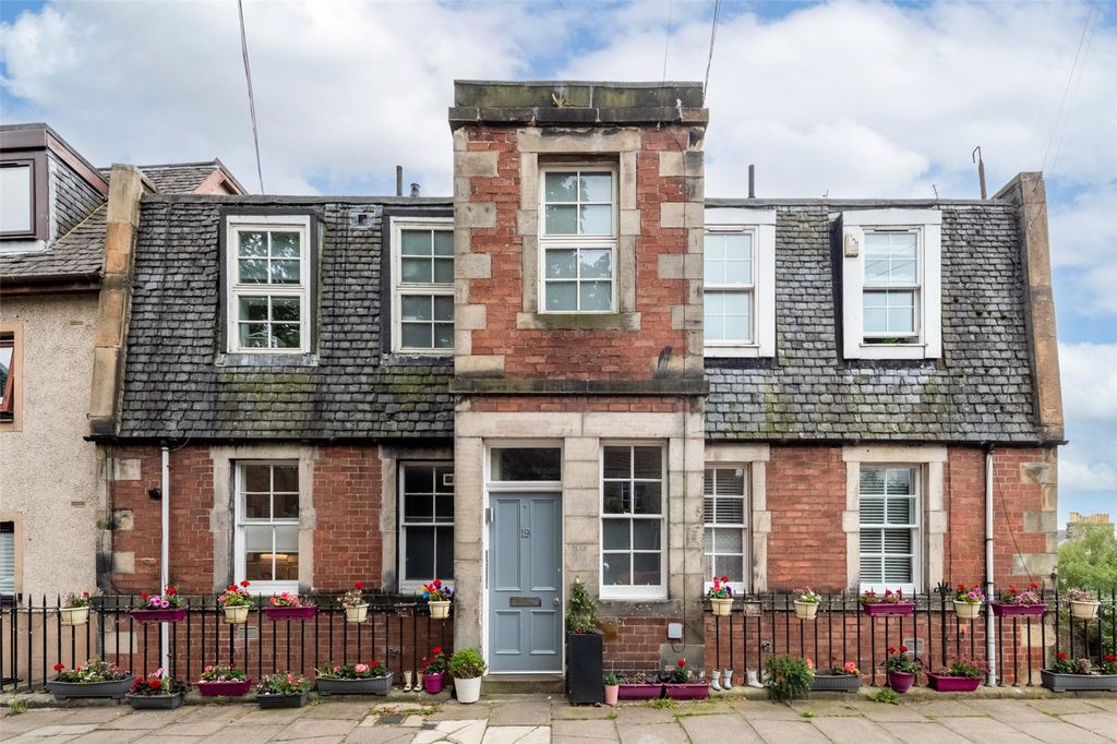 Property photo 2 of 31 19 Dean Bank Lane