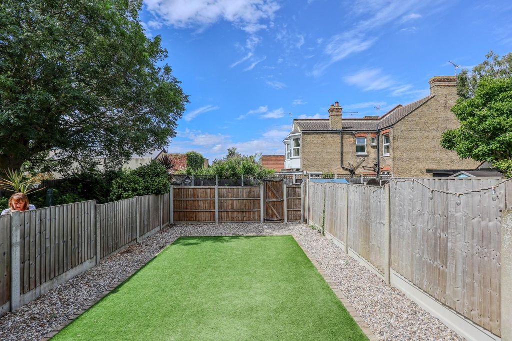 Property photo 2 of 17