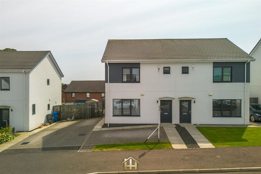 Property photo 1 of 23 7 Castleview Pl Dundee Dd4 0Fh 160726 Edit (30 Of